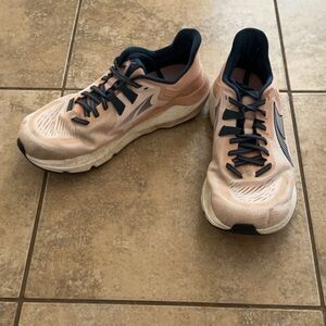 Women’s Altra Paradigm athletic shoes size 10